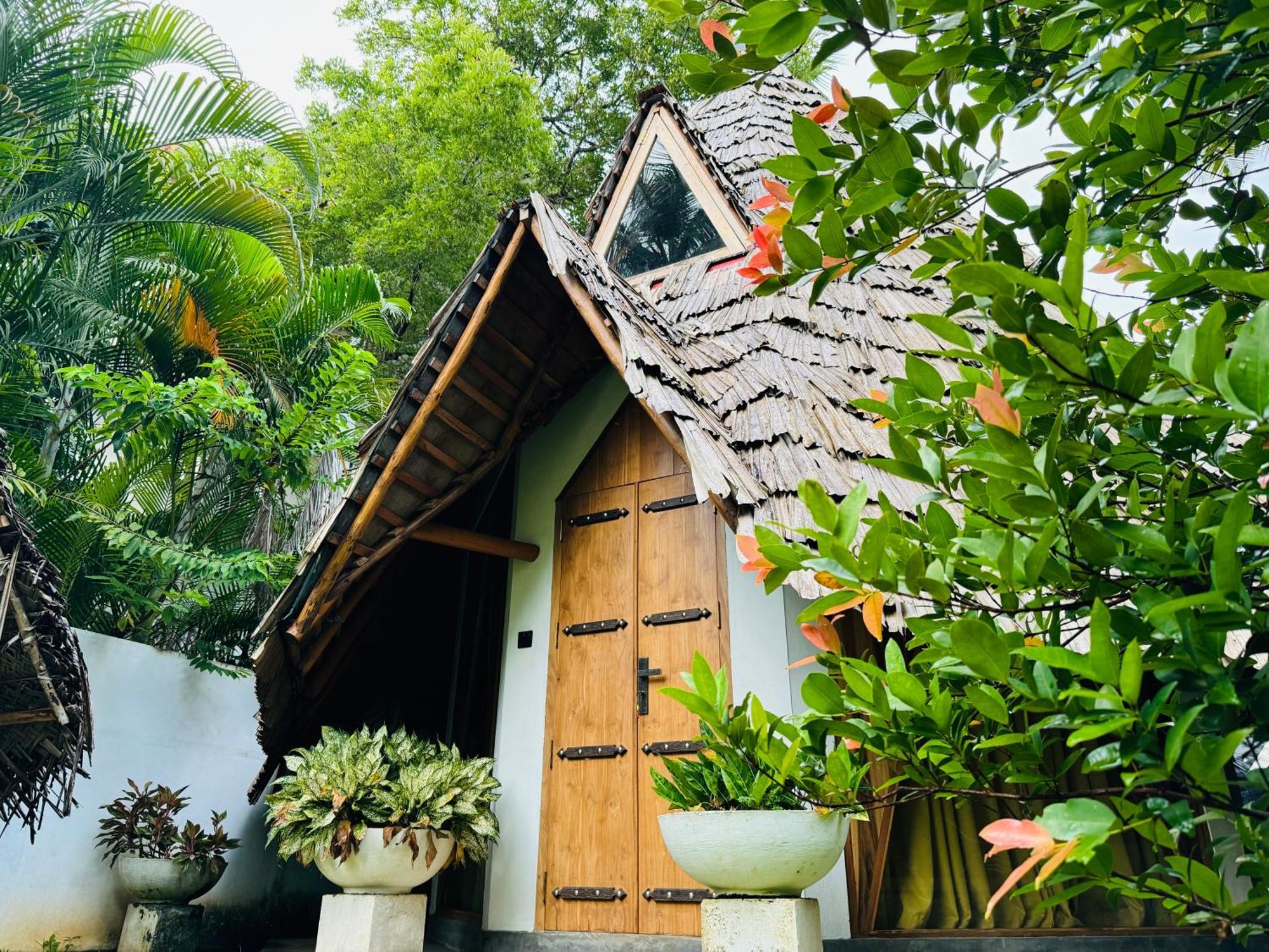 Turtle Wood Cabin Tangalle Exterior foto